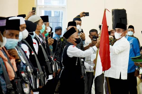 Lepas Keberangkatan Kloter I Embarkasi Medan, Edy Rahmayadi Ingatkan agar Calon Haji Fokus Ibadah